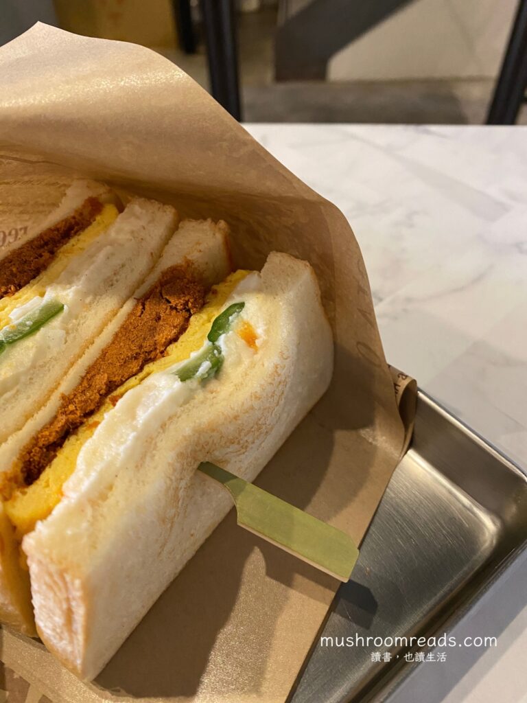 長板凳工作室餐點：洋芋肉鬆三明治特寫