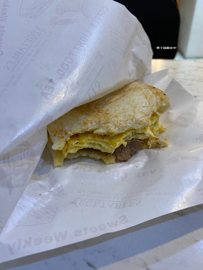香蒜牛肉蛋吐司