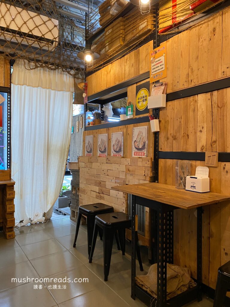 27碳烤吐司店內座位區