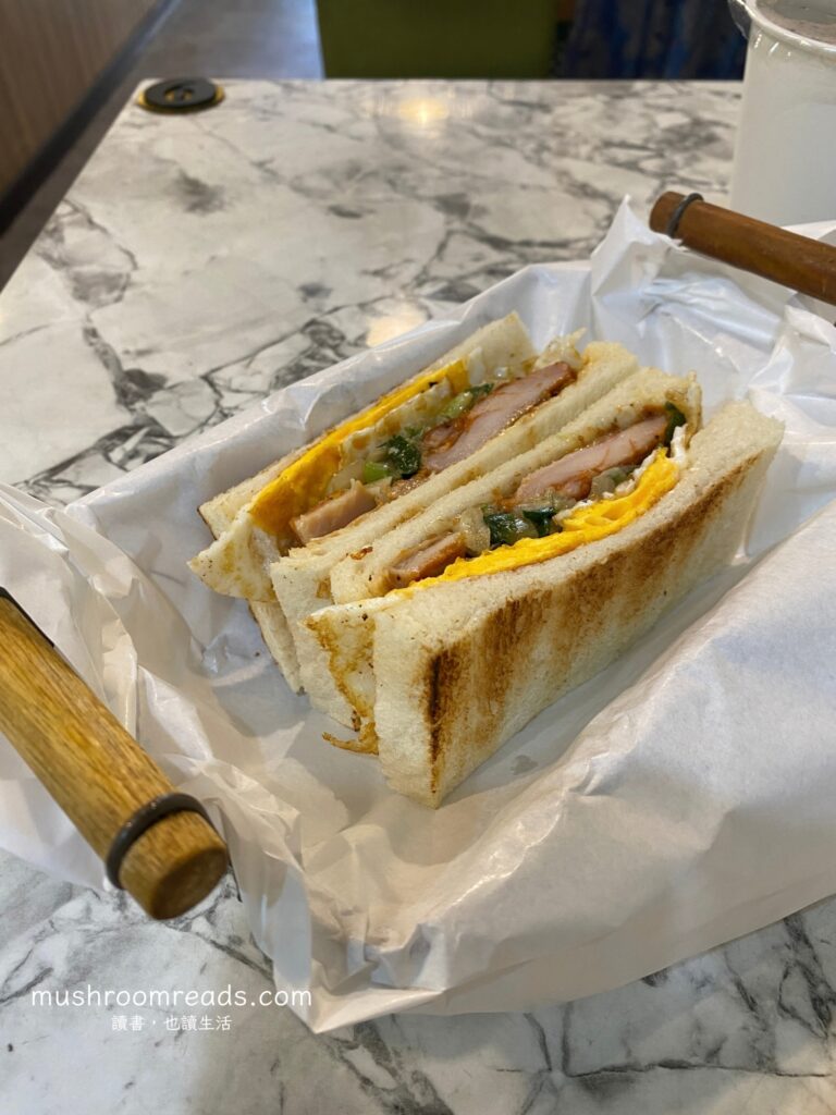 烤司院餐點：檸檬青蔥雞腿蛋碳烤吐司