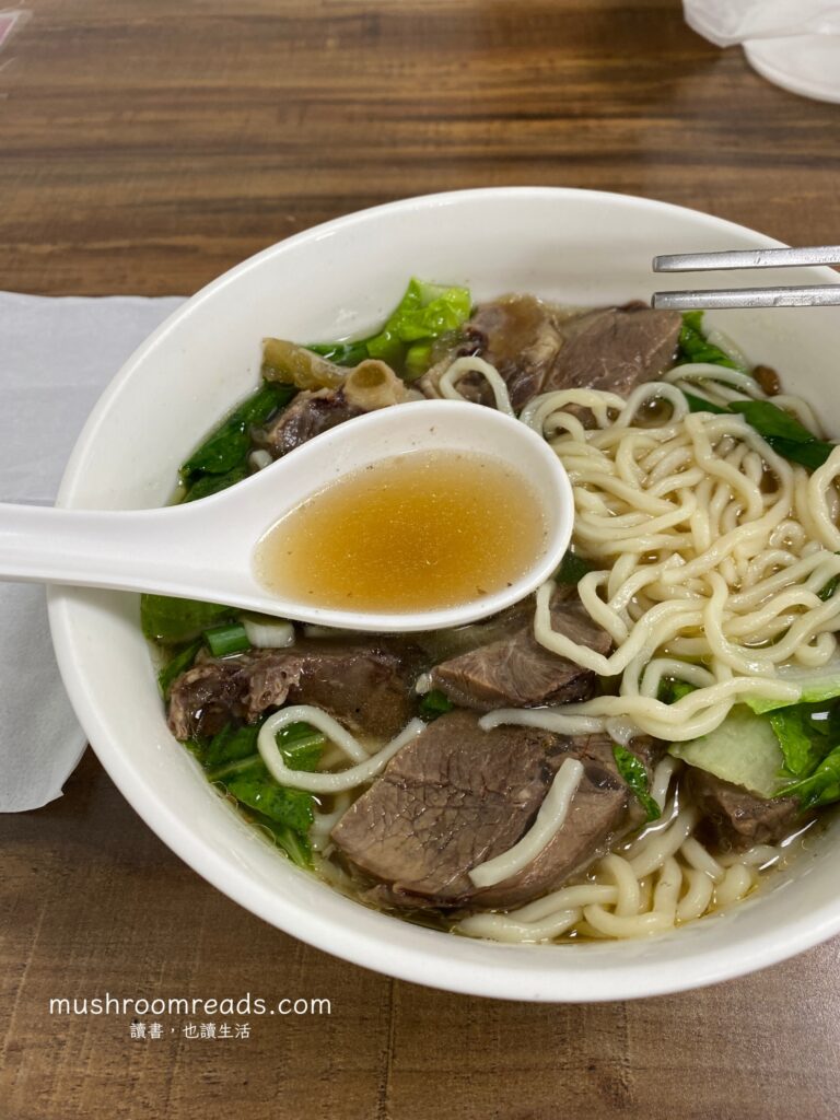 巷子李麵的牛肉麵湯頭好喝順口